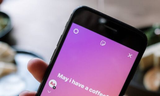 How To Change Background Color on Instagram Story (Step-By-Step Guide)